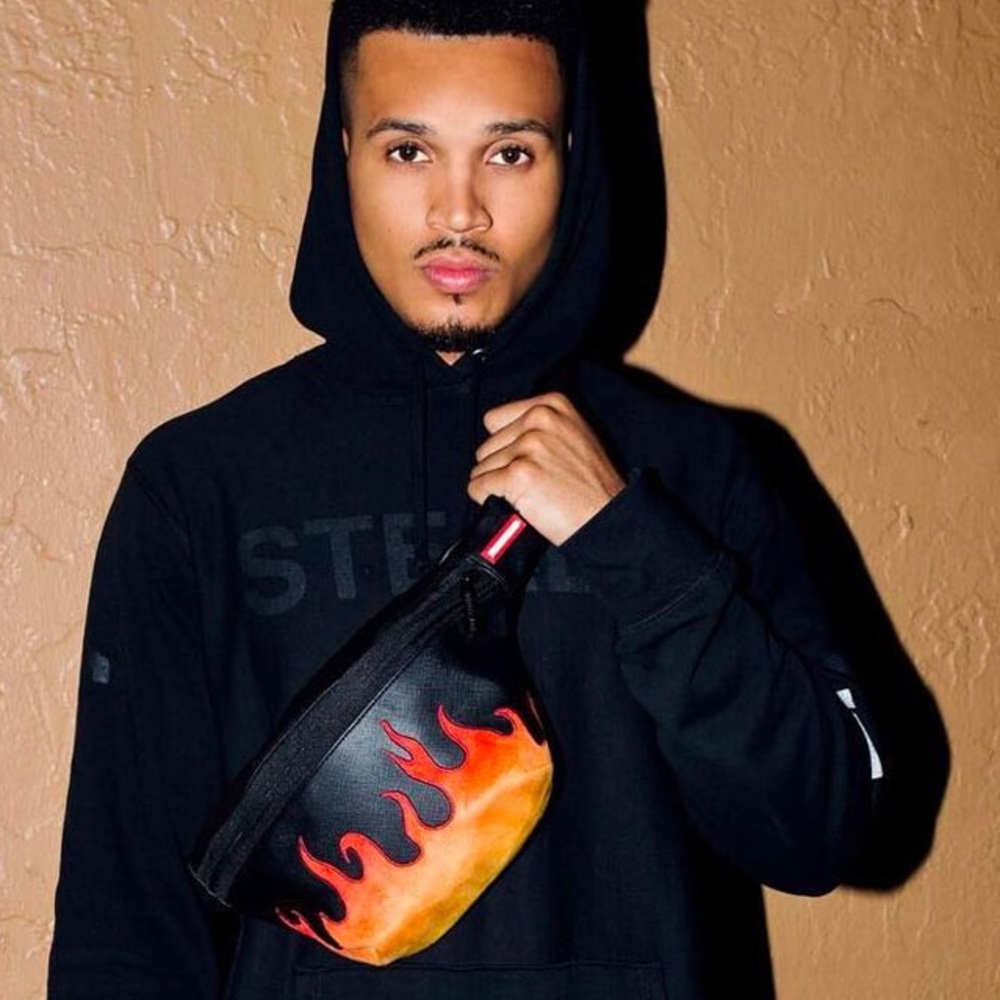 🚫 SOLD 🚫 NWTs Sprayground Fire Flame Fanny Pack Cream 🔥